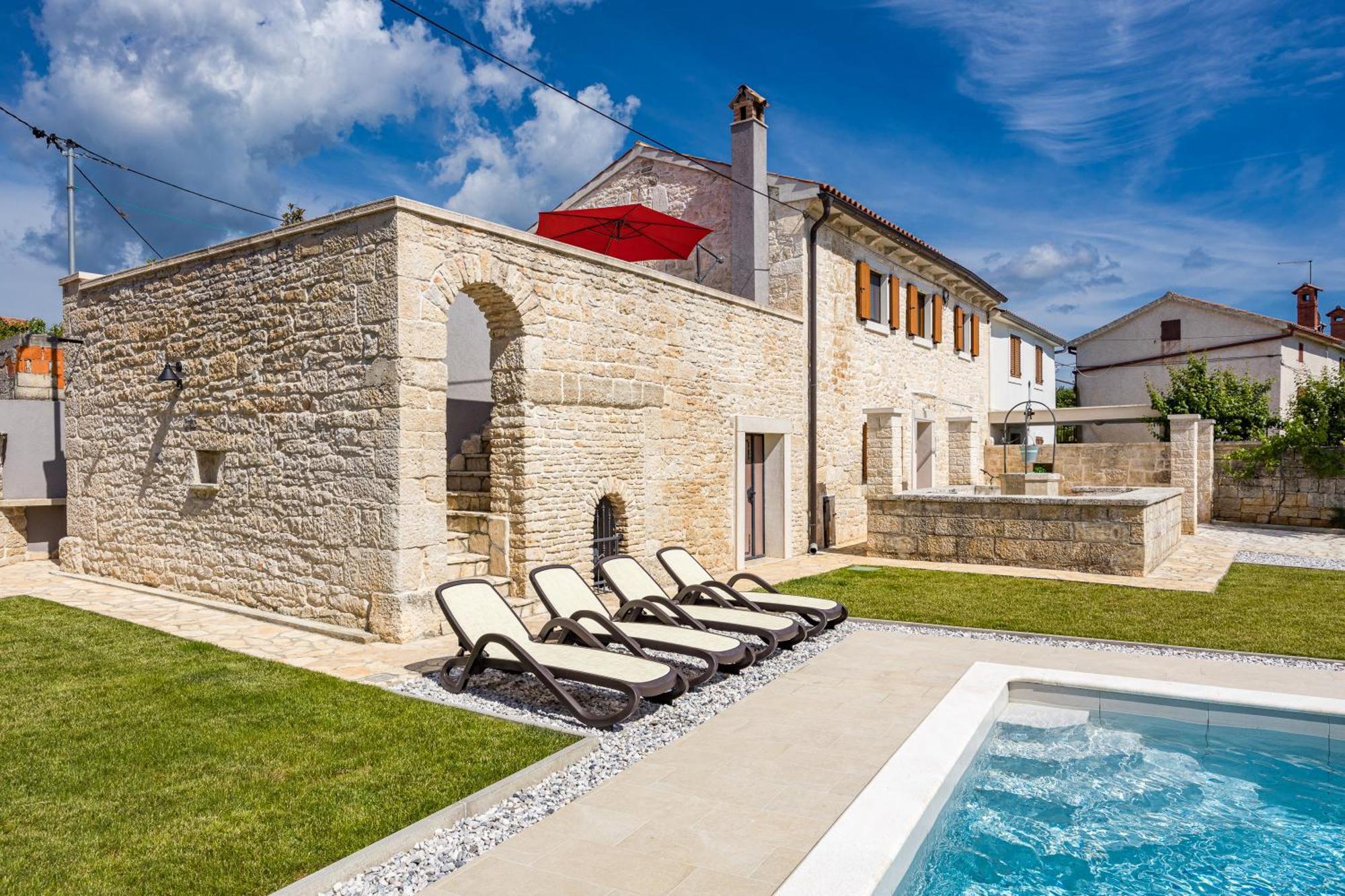 Villa Indigenous House Komez *